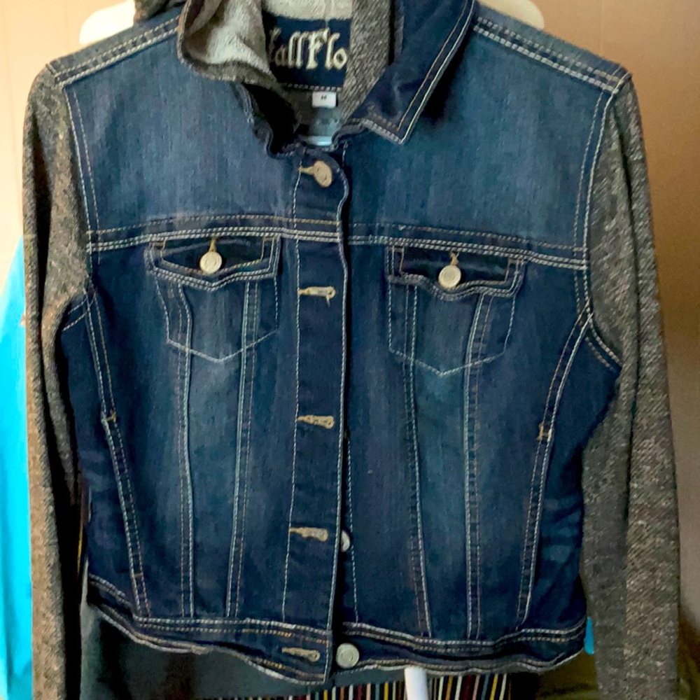 Size Medium Women’s wallflower jacket
